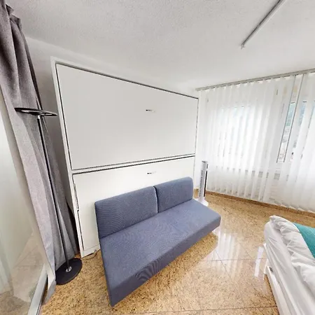 Rum i privatbostad Ueber Den Daecher Von *